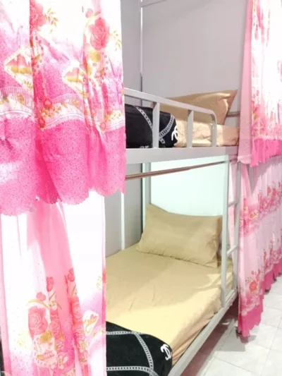 Etagenbett im Schlafsaal für Frauen — STPhostel